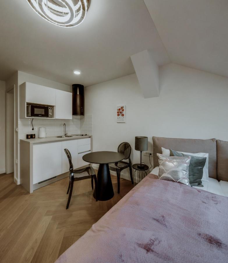 Lavilla Apartment *