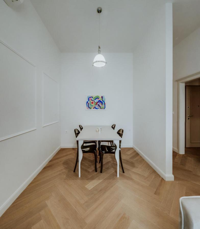 Lavilla Apartment