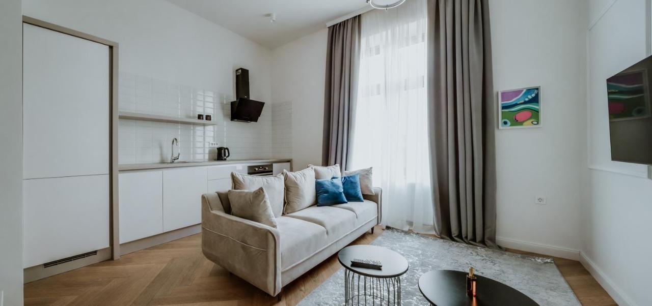 Lavilla Apartment *