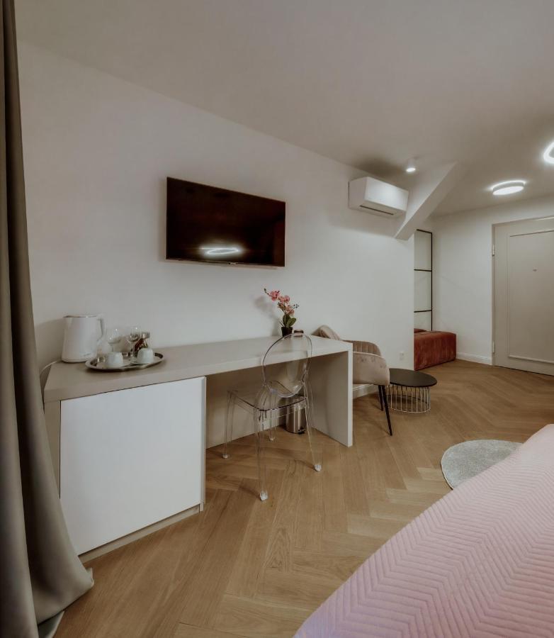 Lavilla Apartment *