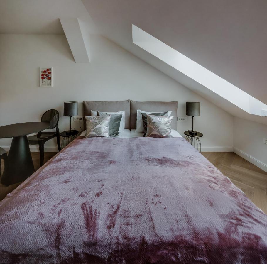 Lavilla Apartment *
